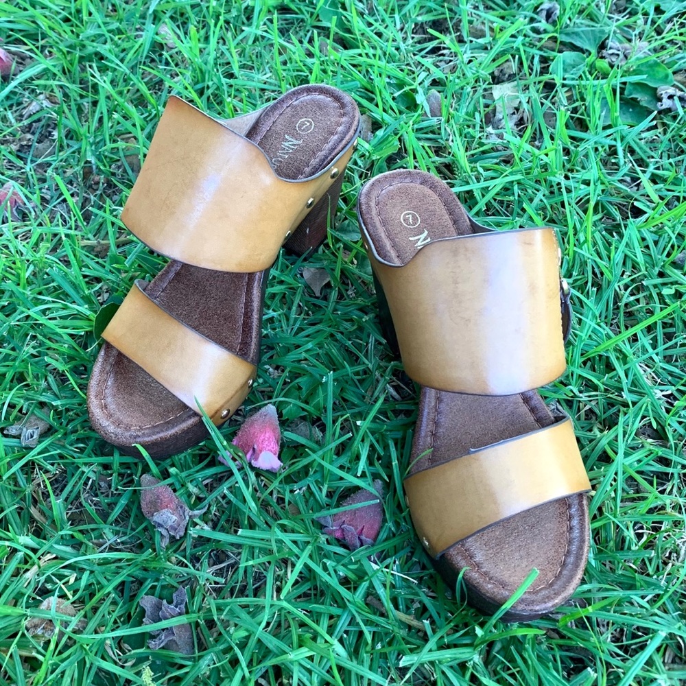 Tan Wood Effect Heel Mules Clogs - Picture 2 of 6